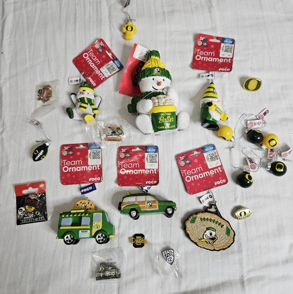 40+ University Of Oregon Christmas Ornament Collection - Green and Yellow